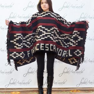 PONCHO ATADO A300/5 – CON NOMBRE, UN PAÑO TRAMA FINA, URDIMBRE FINA