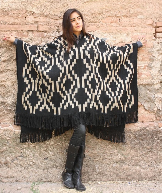 PONCHO ATADO A503 – UN PAÑO TRAMA FINA, URDIMBRE FINA