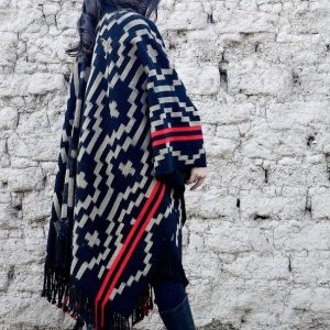 PONCHO ATADO A505, UN PAÑO TRAMA FINA, URDIMBRE FINA
