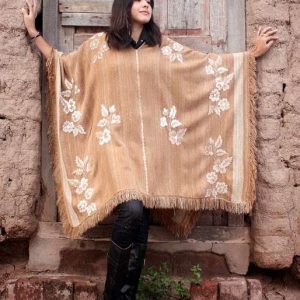 PONCHO DE VICUÑA V101 HILADO MEDIANO, BORDADO – SOLO POR PEDIDO
