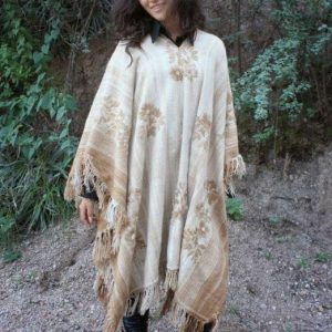 PONCHO DE VICUÑA V102 HILADO MEDIANO, BORDADO – SOLO POR PEDIDO
