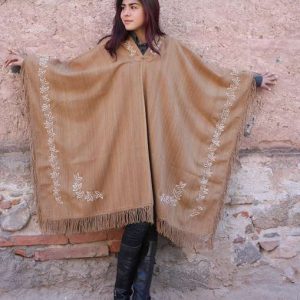 PONCHO DE VICUÑA V104 HILADO MEDIANO, BORDADO – SOLO POR PEDIDO