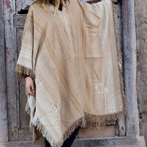 PONCHO DE VICUÑA V106 HILADO MEDIANO, BORDADO – SOLO POR PEDIDO