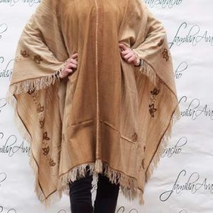 PONCHO DE VICUÑA V111 HILADO FINO, BORDADO – SOLO POR PEDIDO