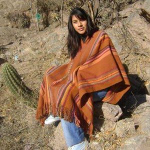 PONCHO DE OVEJA O523 RECREACIÓN ALTOPERUANO – SOLO POR PEDIDO