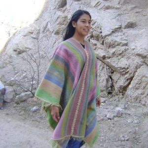 PONCHO DE OVEJA O547 RECREACIÓN ALTOPERUANO – SOLO POR PEDIDO