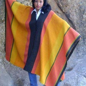 PONCHO DE OVEJA O559 RECREACIÓN ALTOPERUANO – SOLO POR PEDIDO
