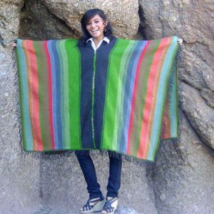 PONCHO DE OVEJA O563 RECREACIÓN ALTOPERUANO – SOLO POR PEDIDO