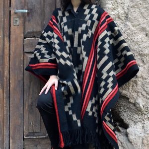 PONCHO ATADO A045 – UN PAÑO TRAMA FINA, URDIMBRE FINA – SOLO POR PEDIDO