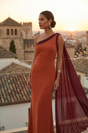 Vestido Largo con Capa de Chiffón