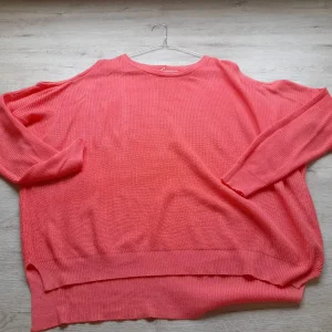 JERSEY PUNTO FINO SALMO AMPLIO CON ABERTURAS EN LOS HOMBROS