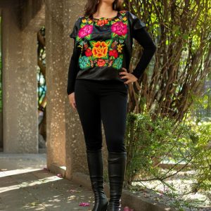 Blusa Negra con Bordados
