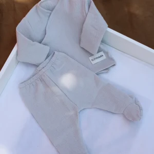 Conjunto Camisa Cruzada Gasa Gris + Polainas