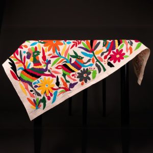 Lienzo Cuadrado con Bordado Artesanal